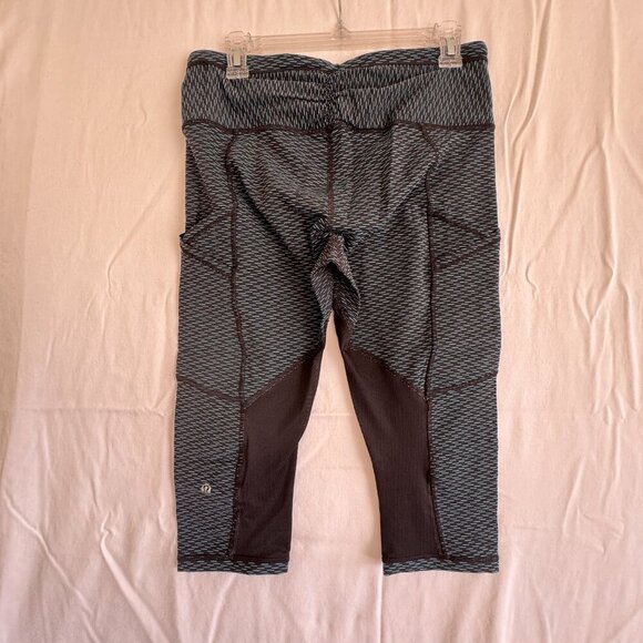 Lululemon Cropped Leggings with Pockets in Black and Teal Pattern - Picture 2 of 4